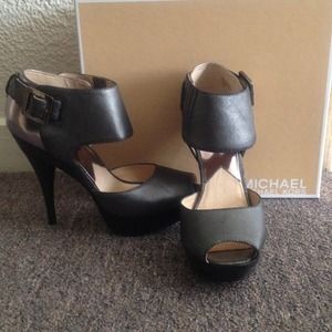 Never been worn Michael Kors heels!