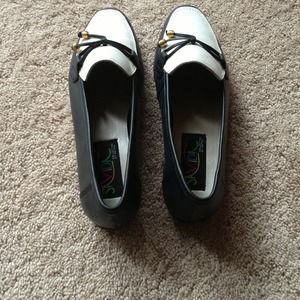 *****Sold****Flat shoes.