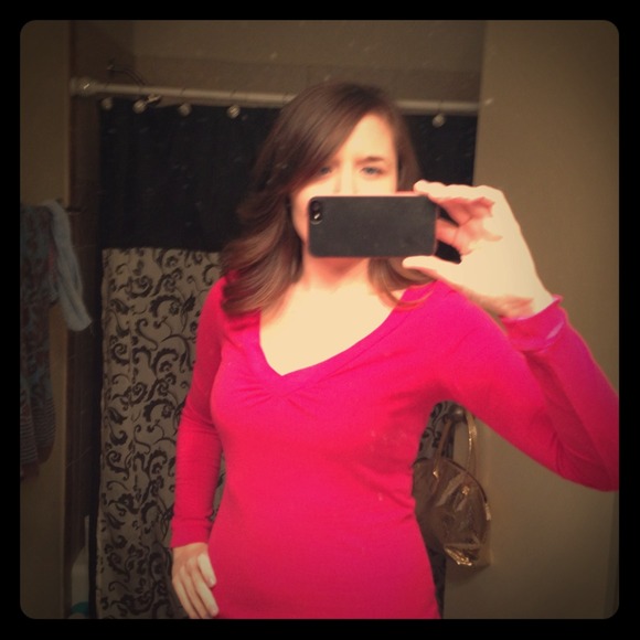 Cute v-neck long sleeved shirt