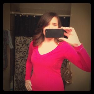 Cute v-neck long sleeved shirt