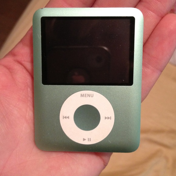 🔴🔴traded! :D🔴🔴iPod 8gb works perfect!