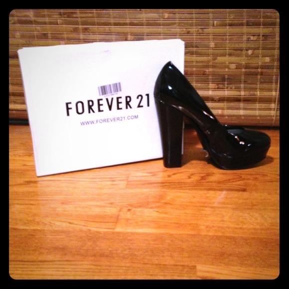 SOLD IN BUNDLE  Sexy & Sassy. Sz 10