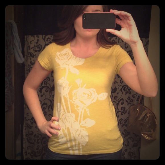 Cute Banana Republic summer tee shirt!