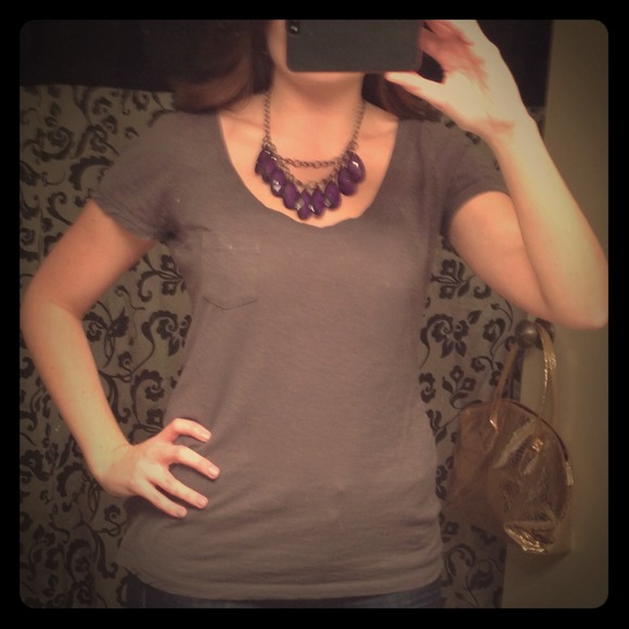 Charcoal colored tee shirt with one pocket!