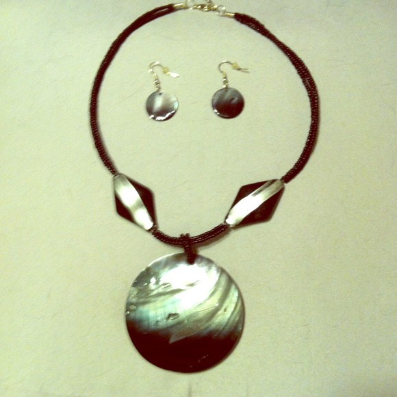 ⛔Traded⛔Necklace and earrings