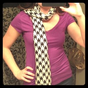 Adorable v-neck Banana Republic tee!