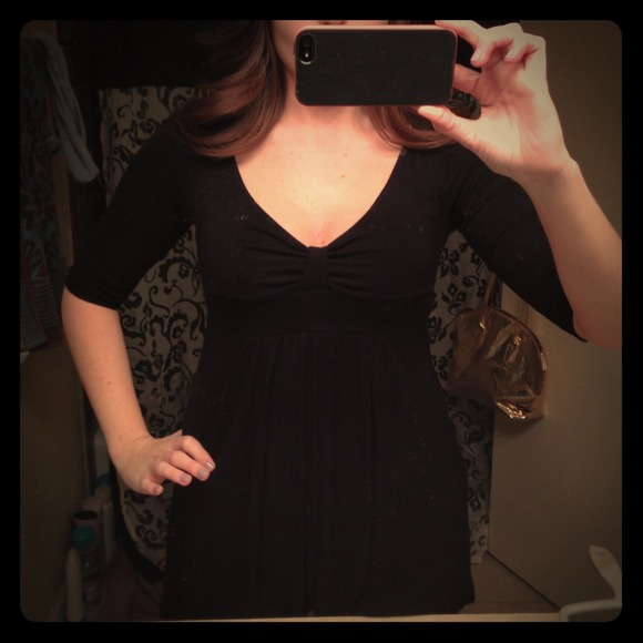 Cute long black Forever 21 top with bow detail