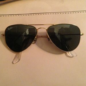 Ray-Ban Aviator Sunglasses (gold frame black lens)