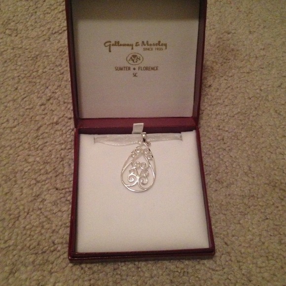 Brand new silver pendant - Picture 1 of 1