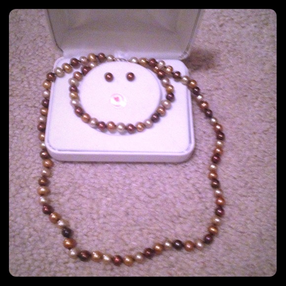 Genuine cultured freshwater pearls jewelry set