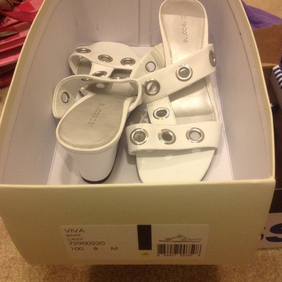 Liz Claiborne white slides