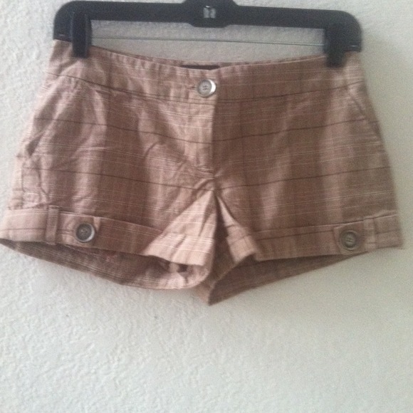 💰bundle only💰Tan Plaid Shorts w/ Cuffs