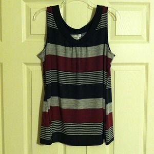 ⛔Sold in bundle⛔NWOT. Dressy tank top