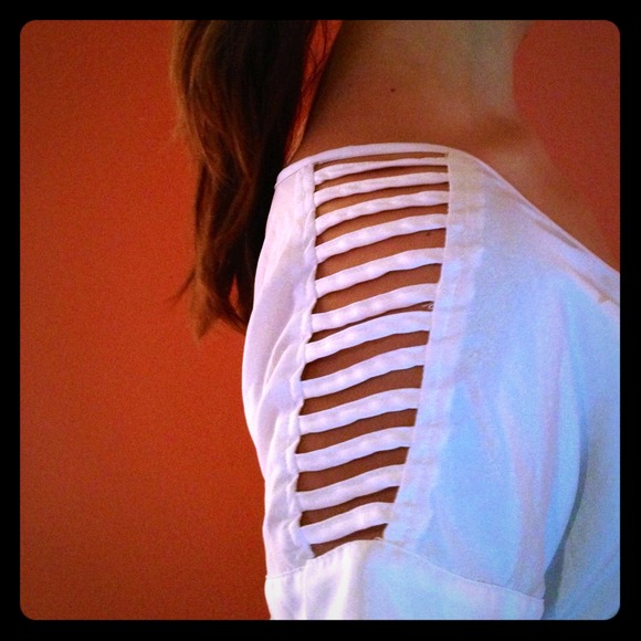🚫Sold🚫Bebe medium cutout white top