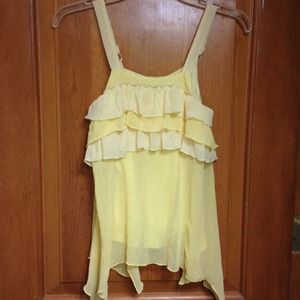✨Sold✨Cute yellow top!