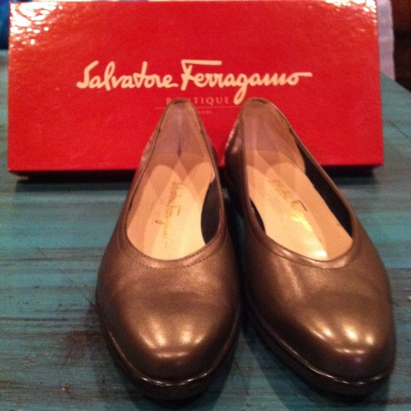 SOLD*********Taupe ferragamo flats! Perfect!