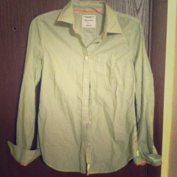 Long sleeve button shirt.