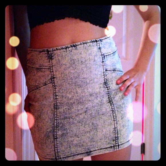 🚫TRADED🚫High waist acid skirt medium