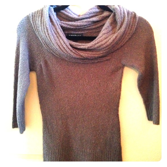 Gray soft sweater. Size SMALL - Picture 1 of 2