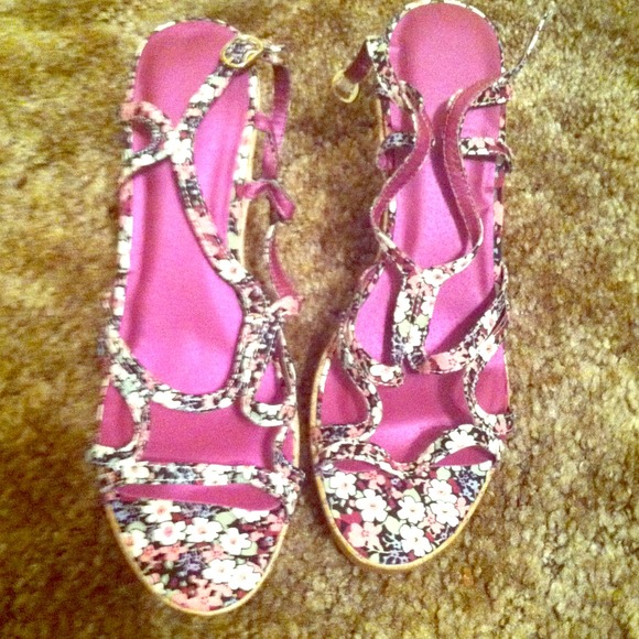 Floral wedges, size 9