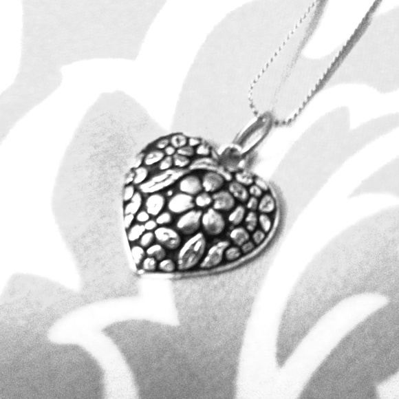 SOLD IN BUNDLE! Silver floral heart necklace