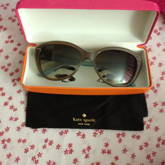 😍AUTHENTIC KATE SPADE SUN GLASSES😍 - Picture 2 of 4
