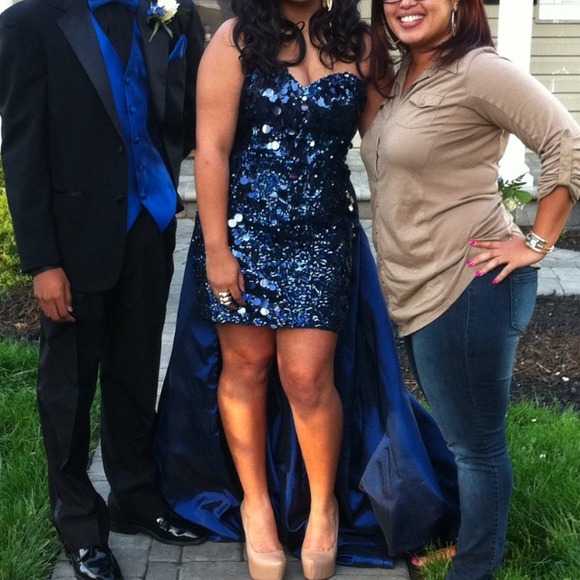 Dress - Picture 3 of 3