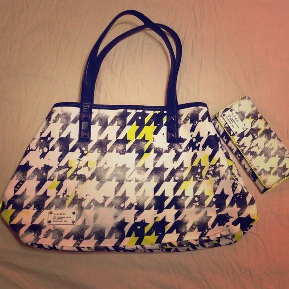 ⬇REDUCED ⬇L.A.M.B. Large Tote & Wallet Blk Leather