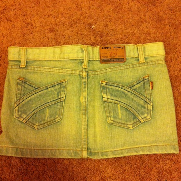 Reduced price New <3 denim skirt never wear it - Picture 2 of 2