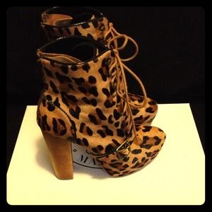 Reduced!!! Leopard boots