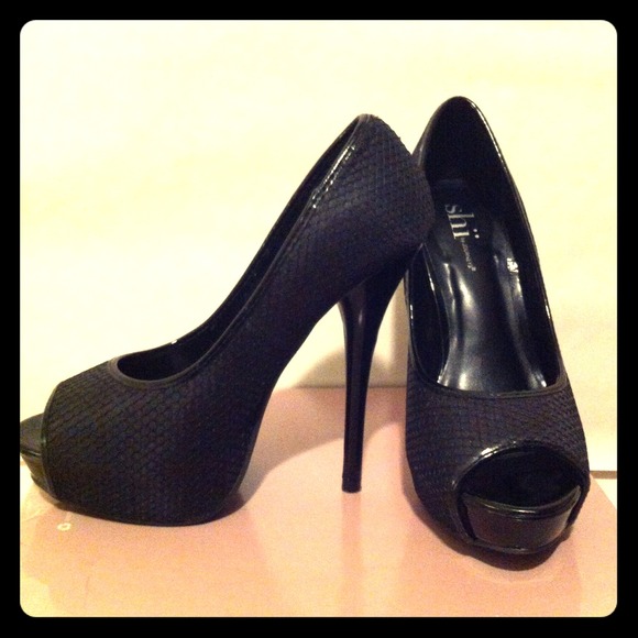 Shi by Journeys heels