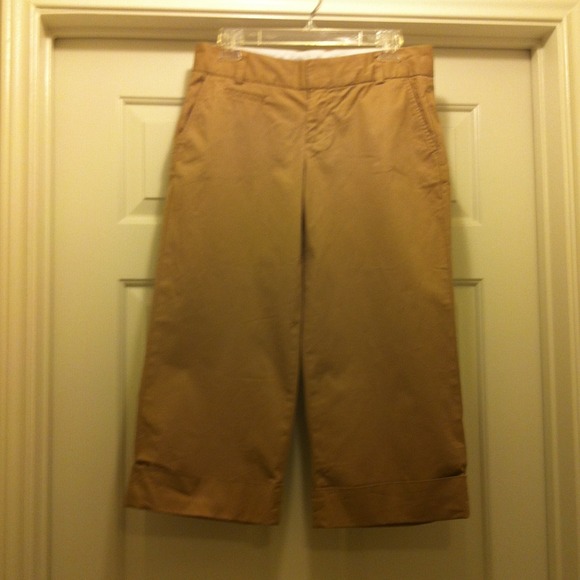 GAP khaki capris