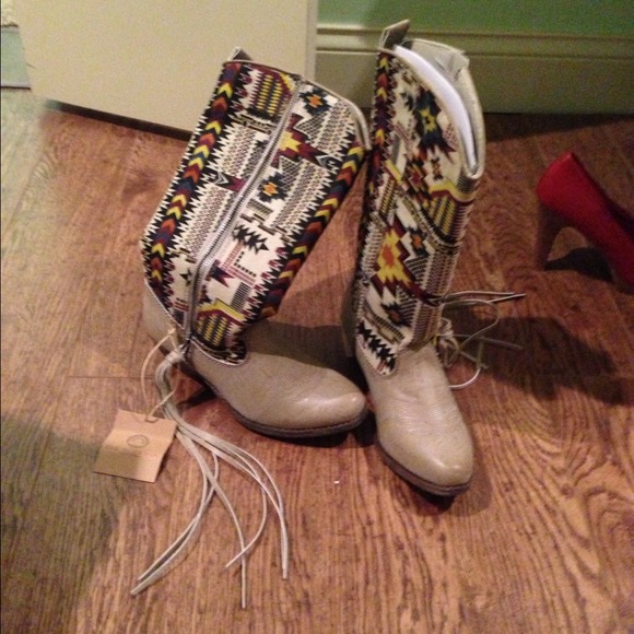 SOLD!! New Aztec print boots