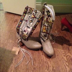 SOLD!! New Aztec print boots
