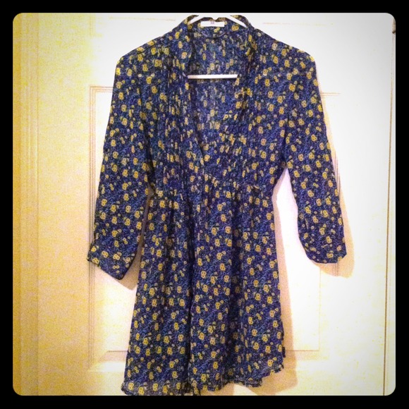 Really Cute Floral Flowy Blouse! 😍