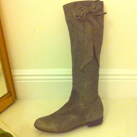 Grey boots