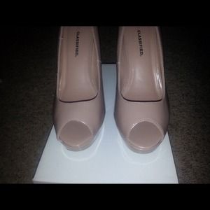Nude Peep-toe wedges NEW!