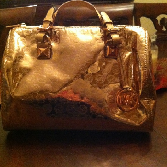 Sold👏👏👏👏👏👏👏👏👏 - Picture 2 of 3