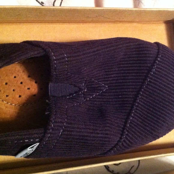 Brand new toms