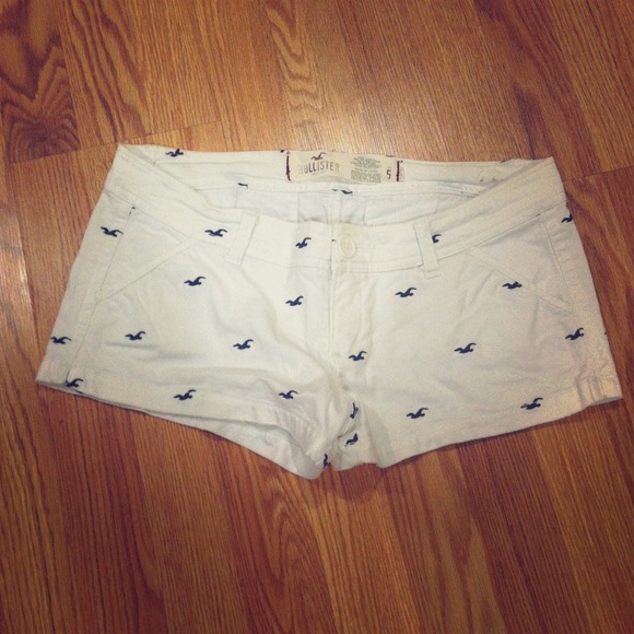 🔴SOLD!🔴 White Hollister shorts