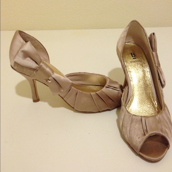 Champaign Satin bow pumps