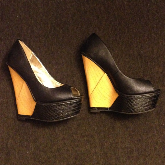 Black Posh Platform Wedge