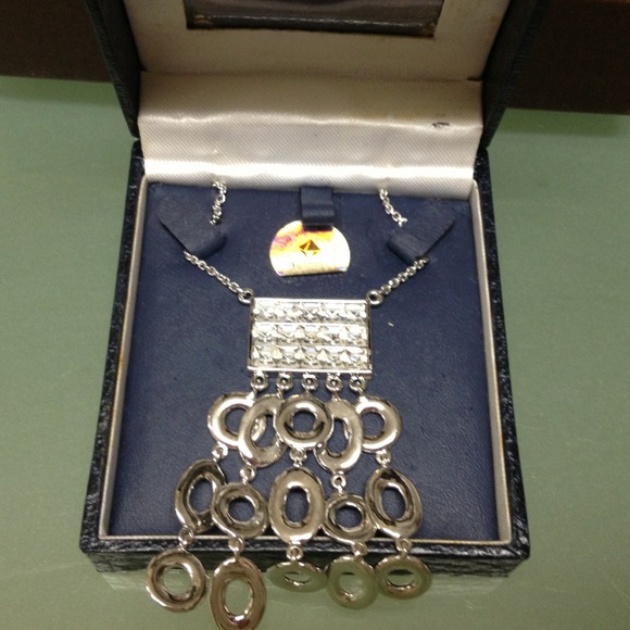 Paris Bijoux Swarovski Crystal Necklace