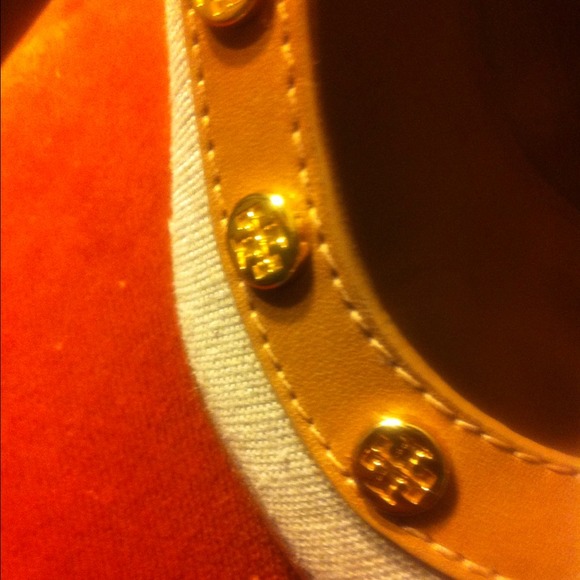 Sold! Authentic TORY BURCH shoes! - Picture 3 of 4