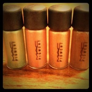 HOLD 2/21 Bundle of MAC pigments for @racemom28