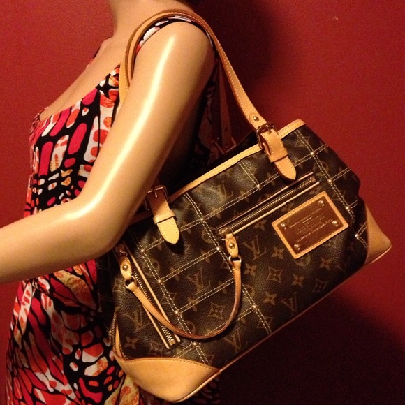 🎀KEEPING HER❤️ AUTH LOUIS VUITTON RIVETING BAG🎀 - Picture 2 of 4