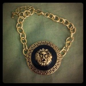 Beautiful vintage looking bracelet! So beautiful!