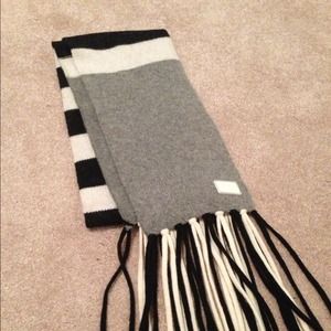 SCARF - COACH BRAND. NEVER WORN! 😍