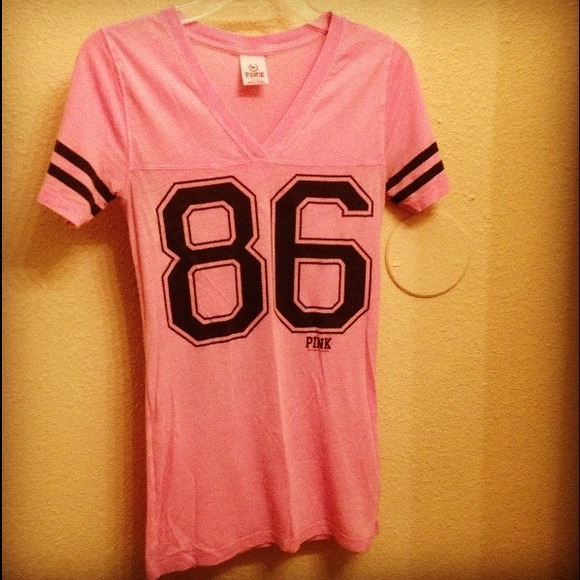 💗💗VICTORIA'S SECRET PINK V-Neck Tee