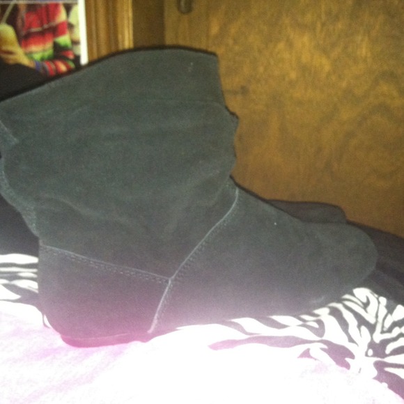 Boots! - Picture 1 of 3